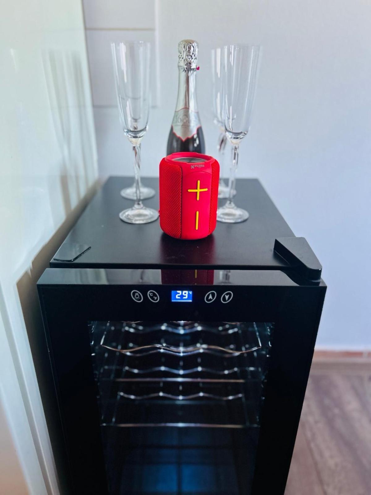 Fly By Suite - Zagreb Airport - 0-24H Self Check In&Out - Parking On Site ヴェリカ・ゴリツァ エクステリア 写真