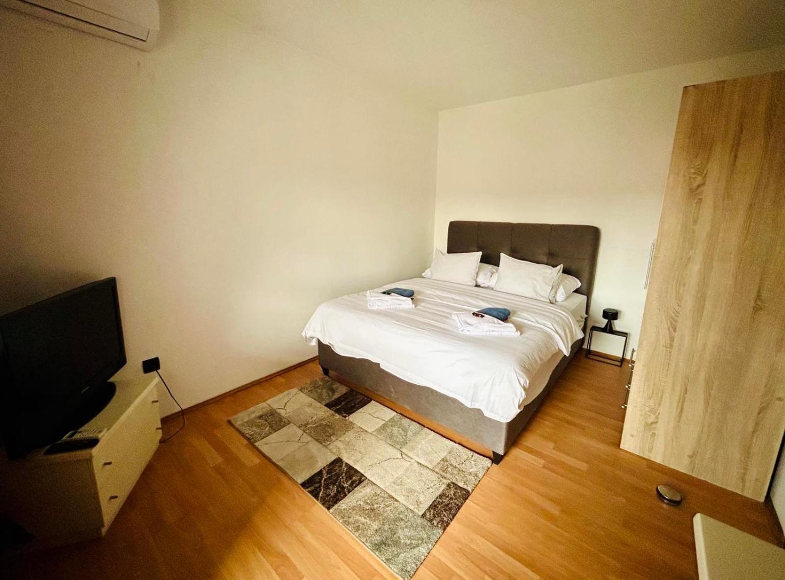 Fly By Suite - Zagreb Airport - 0-24H Self Check In&Out - Parking On Site ヴェリカ・ゴリツァ エクステリア 写真