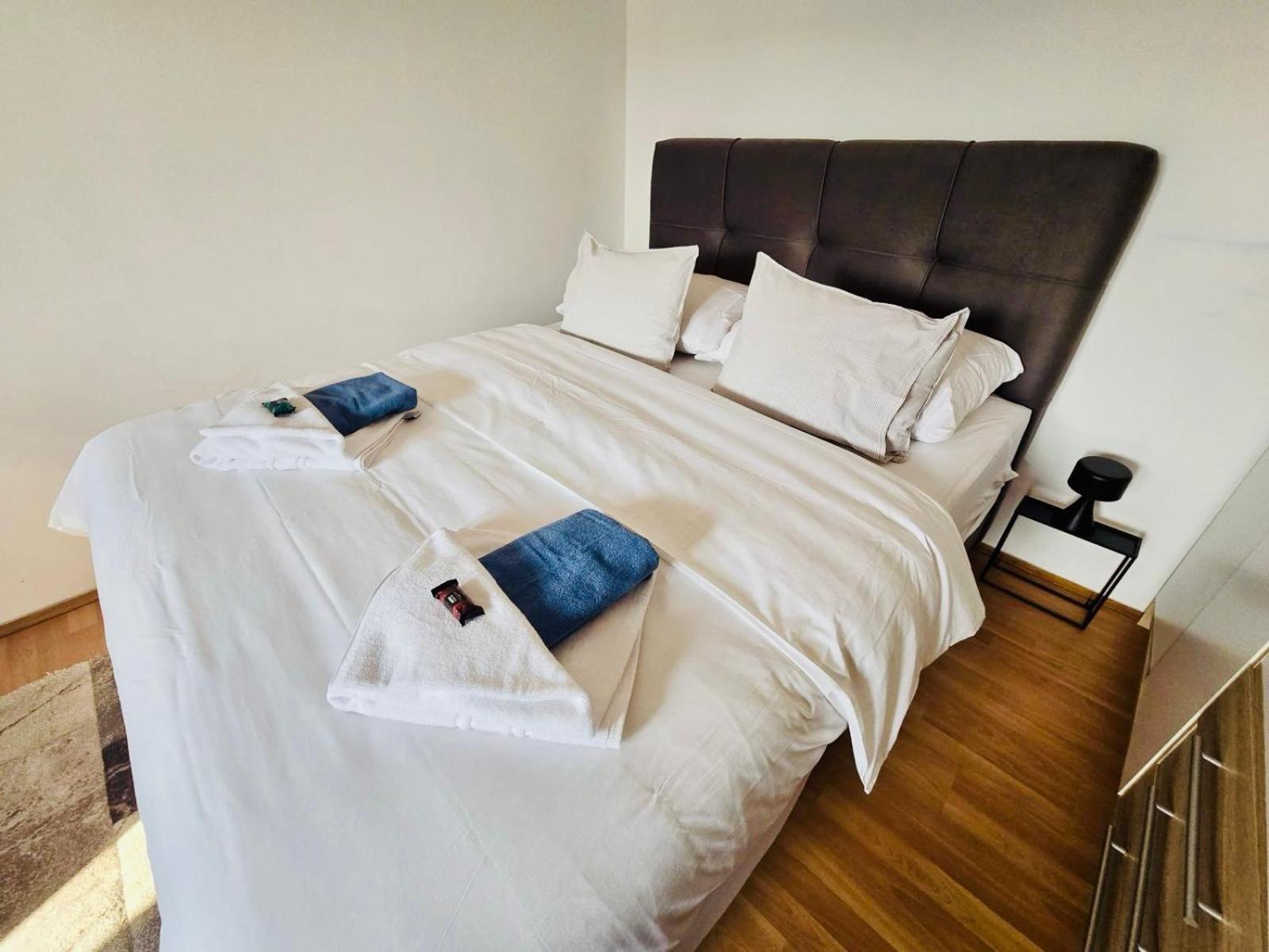 Fly By Suite - Zagreb Airport - 0-24H Self Check In&Out - Parking On Site ヴェリカ・ゴリツァ エクステリア 写真